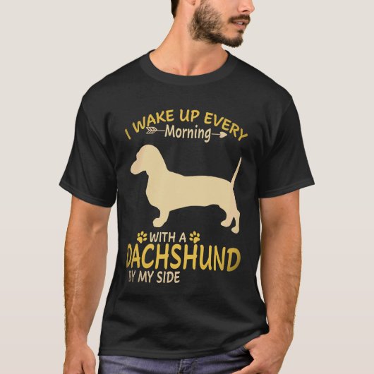 2 私は毎朝ダックスフンドに寄り添われて目を覚ます S Tシャツ (正面)