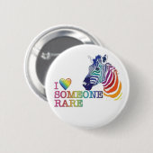 2.25インチバッジ – 私は珍しい人を愛している 缶バッジ (正面&裏面)
