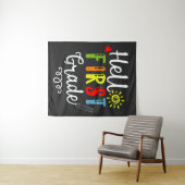 2/2 – ハローファーストグレードシャツ、1年生 タペストリー (インサイチュ(横))