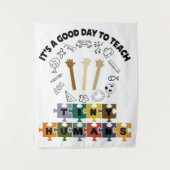 2/4、小さな人間に良い日だ教えよ、先生 タペストリー (正面)