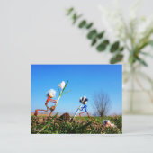 2 Fubby's die een bol krokus planten. ポストカード (スタンド正面)