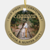 2 Photo私たちの初めてのクリスマス婚約したブラックと金ゴールド セラミックオーナメント (正面)