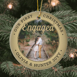 2 Photo私たちの初めてのクリスマス婚約したブラックと金ゴールド セラミックオーナメント