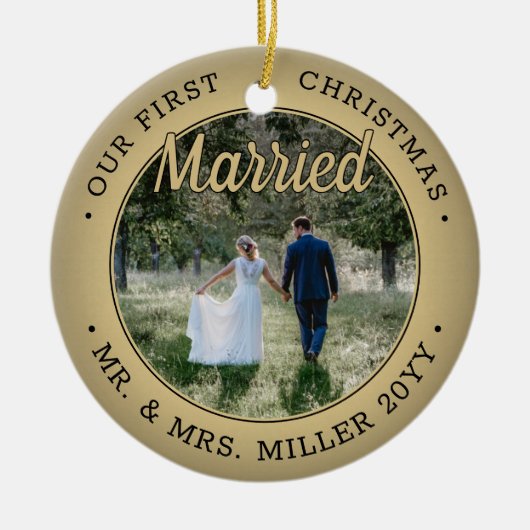 2 Photo私たちの初めてのクリスマス結婚したブラックと金ゴールド セラミックオーナメント (正面)