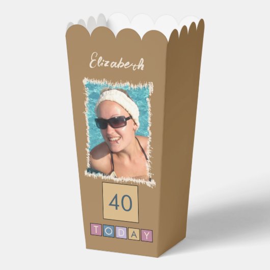 2 photo add name 40th *任意の年齢の茶色のポップコーン フェイバーボックス (正面)