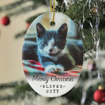 2 Photo Any文字ムワイクリスマス猫シンプル白 セラミックオーナメント<br><div class="desc">お祝シンプルり家族の家族の喜びカスタムは、2 photo ovalセラミックオーナメント。このテンプレートの文字と子猫の写真シンプルは、パーソナライズする違うためにフロントとバックで同じかすることができる。好みもしに、"Meowy Christmas"を任意のメッセージに変更する。オーナメントは、犬、バニー、鳥やハムスターなどのペットや記念碑にも使用できる。デザインは、黒と白のオーバーレイ、スクリプスタイリッシュトタイポグラフィ、ミニマルモダンリストタイプライタースタイル名と年、お好みの2写真を備えている。このユニーク猫好き記念クリスマスはエレガントtouchを加える。メリークリスマス!前面の写真の例はHarry Grout (@harryjamesgrout)で、背面の写真はNine Kopfer (@enka80) – 出典：Unsplash。</div>