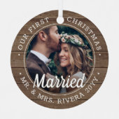 2 Photo Newlyweds第1クリスマスズ結婚したバフェイクンウッド メタルオーナメント (正面)