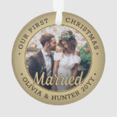 2 Photo Newlyweds 1stクリスマスブラック結婚したと金ゴールド オーナメント (裏面)