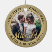 2 Photo Newlyweds 1stクリスマスブラック結婚したと金ゴールド セラミックオーナメント (裏面)