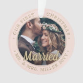 2 Photo Newlyweds 1stクリスマス結婚した赤面ピンク金ゴールド オーナメント (正面)