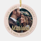 2 Photo Newlyweds 1stクリスマス結婚した赤面ピンク金ゴールド セラミックオーナメント (正面)