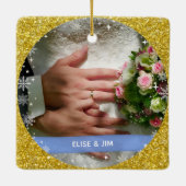 2 Photos Our First Christmas Mr Mrs Gold Glitter セラミックオーナメント (裏面)