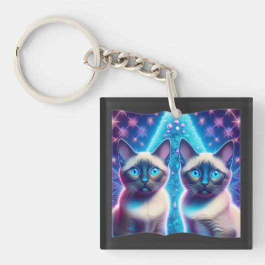 2 Siamese Kittens Posing In With Christmas Tree キーホルダー (正面)