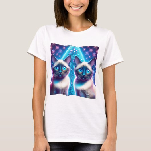 2 Siamese Kittens Posing In With Christmas Tree Tシャツ (正面)