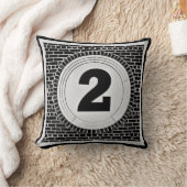 2 Too Two?黒と薄い灰色縁どで クッション (ブランケット)