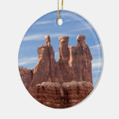 3つのうわさ話 セラミックオーナメント (左)