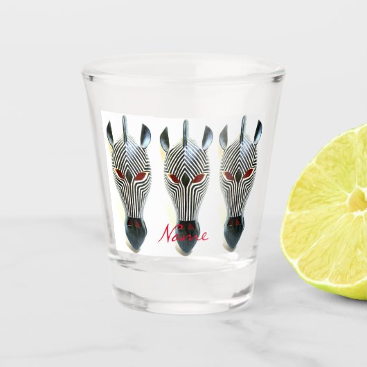 3つのアフリカ人によって切り分けられる木製のシマウマのマスク ショットグラス (正面)