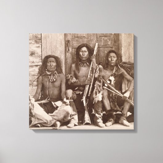 3つのインディアンブラブ、エン撮影王室の済み キャンバスプリント (正面)