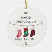 3つのカスタムストッキングの家族の名前&年クリスマス セラミックオーナメント (正面)