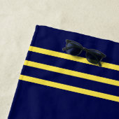 3つのストライプ金ゴールド – 名前の追加、その他の文字 ビーチタオル (インサイチュ)