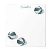 3つのティール(緑がかった色)ホワイトバスケット名前をカスタムする ノートパッド (正面)