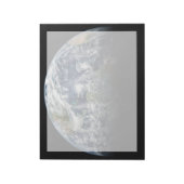 3つのハリケーンを持つ惑星の地球のモザイク画像 ノートパッド (回転)