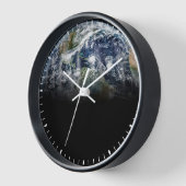 3つのハリケーンを持つ惑星の地球のモザイク画像 壁時計 (傾斜)