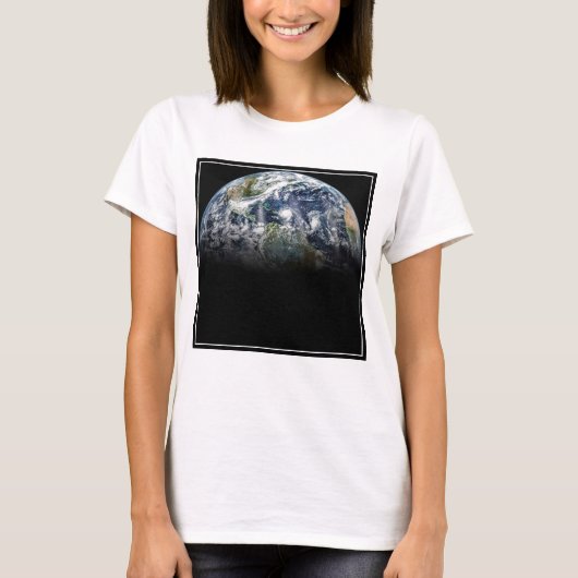 3つのハリケーンを持つ惑星の地球のモザイク画像 Tシャツ (正面)