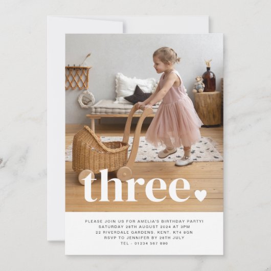 3つのハートフォトファースト誕生日招待状 招待状 (正面)