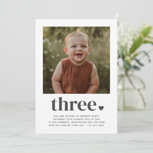 3つのハート写真3番目の誕生日 招待状 (スタンド正面)