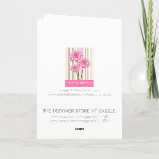 3つのピンクの花とストライプ誕生日 カード (裏面)