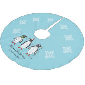 3つのフェスティバルクリスマスペンギンカスタム文字 ブラッシュドポリエステルツリースカート (アングル)