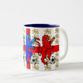 3つのライオンのフットボールのファンのイギリスのマグ ツートーンマグカップ (正面右)