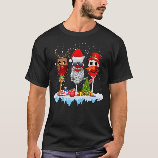 3つのワイングラスサンタハットクリスマスワおもしろいイン Tシャツ (正面)