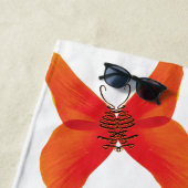 3つの名前を持つオレンジ色の赤いポピー蝶 ビーチタオル (インサイチュ)