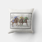 3つの競馬 – 首と首 クッション (裏面)