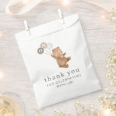 3つの茶色のバルーンを持つクマ フェイバーバッグ (クリップ留めされた状態)