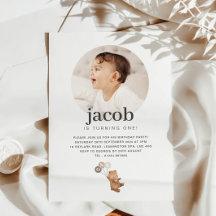 3つの茶色のバルーンを持つクマ – フォト誕生日