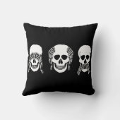 3つの賢いスカルは、悪を見ませんでしたり、聞きましたり、話します クッション (裏面)