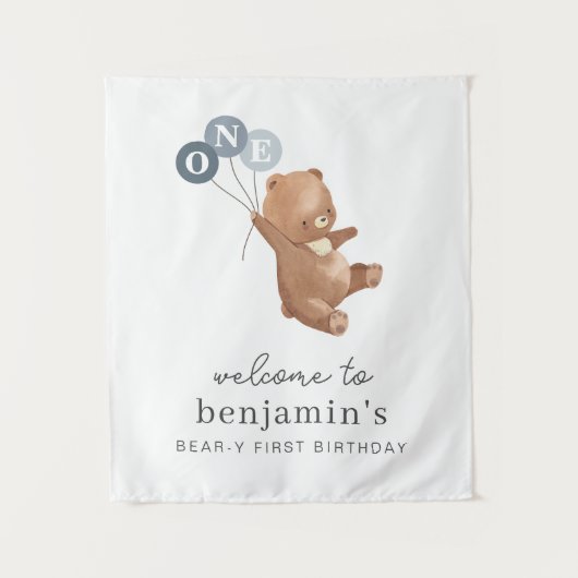 3つの青い風船を持ったクマのウェルカムサイン タペストリー (正面)