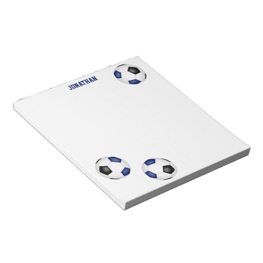 3つの青い黒いサッカーボールの選手の名前 ノートパッド (アングル)