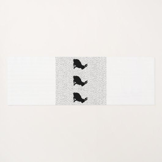 3つの黒い座っているラビットシルエット水玉模様 ヨガマット (裏面(横))