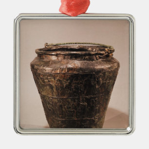 3つのrepousse装飾的なバンドとのSitula メタルオーナメント