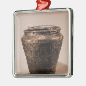 3つのrepousse装飾的なバンドとのSitula メタルオーナメント (左)