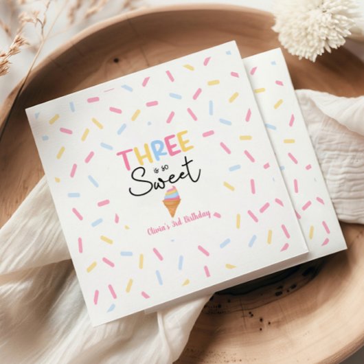 3つはとても甘いアイスクリームの3番目の誕生日パーティー スタンダードランチョンナプキン