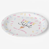 3つはとても甘いアイスクリームの3番目の誕生日パーティー ペーパープレート (アングル)
