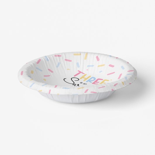 3つはとても甘いアイスクリームの3番目の誕生日パーティー ペーパーボウル (傾斜あり)