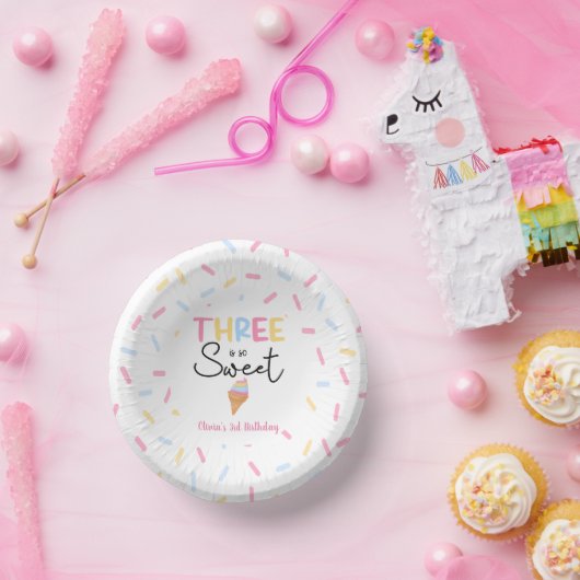 3つはとても甘いアイスクリームの3番目の誕生日パーティー ペーパーボウル (パーティー)