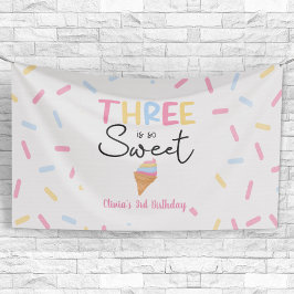 3つはとても甘いアイスクリームの3番目の誕生日パーティー 横断幕