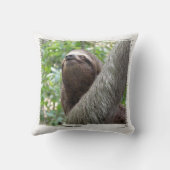 3つま先で触られた怠惰の枕 クッション (裏面)